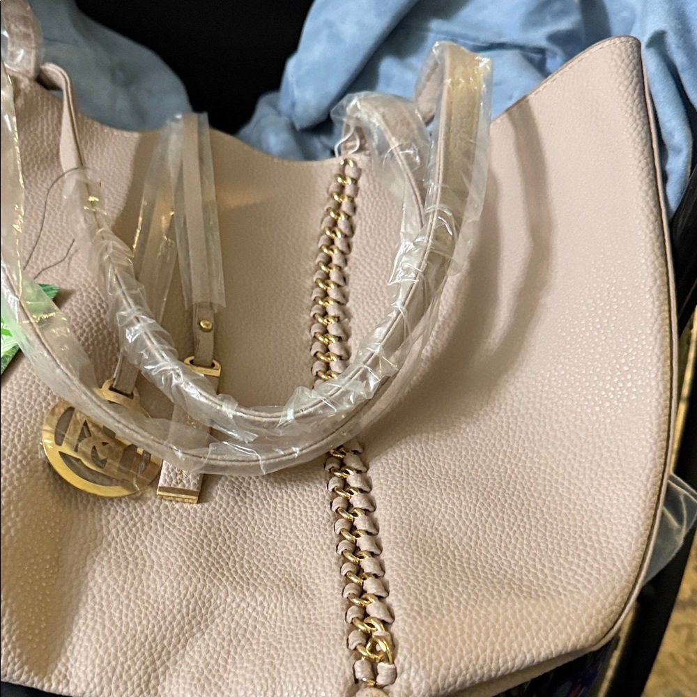 Bagdley Mischka Chic Beige Leather Shoulder Bag with Gold Chain